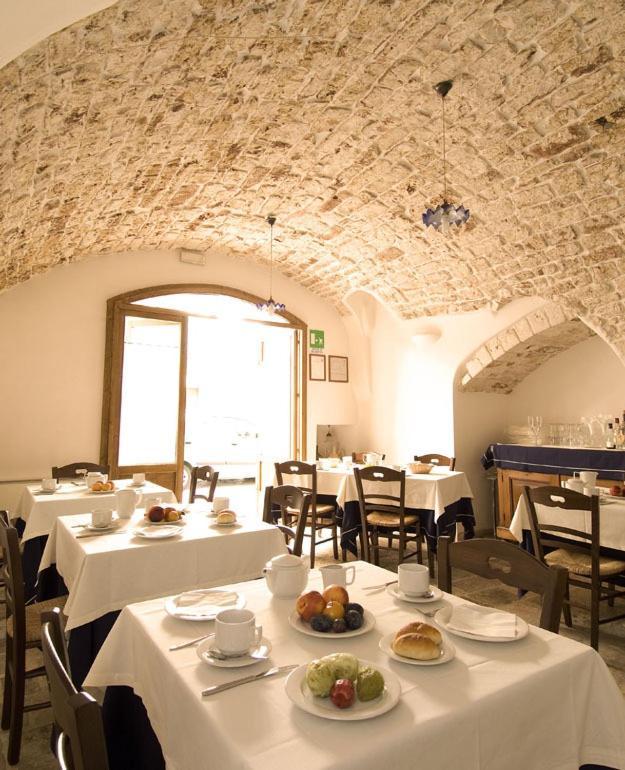 Hotel Palazzo D'Erchia Conversano Exterior photo