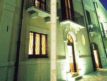 Hotel Palazzo D'Erchia Conversano Exterior photo